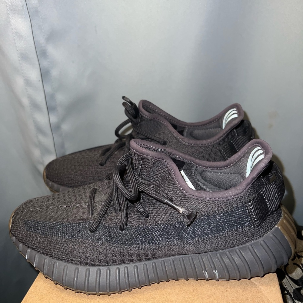 Adidas Mens/Boys Yeezy Boost size 4.5